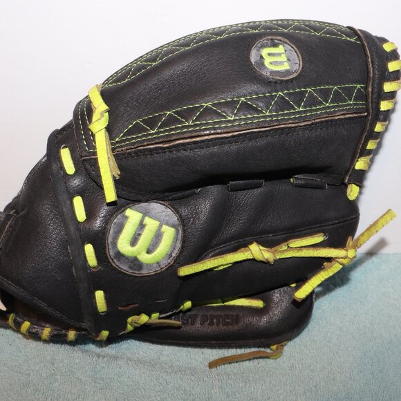 Wilson Genuine Leather Fast Pitch Flash Softball Glove Youth Black  RHT Throw - Picture 1 of 5